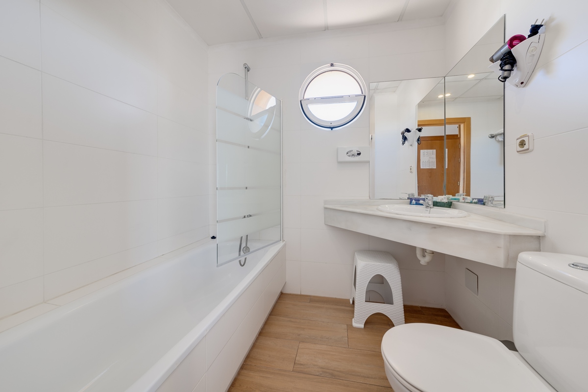 Hotel Madrid Torrevieja baño