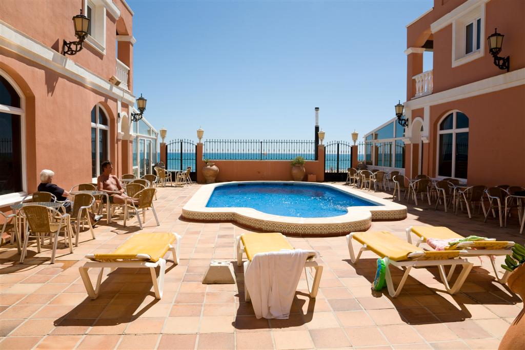 Lloyds Club Torrevieja zona piscina