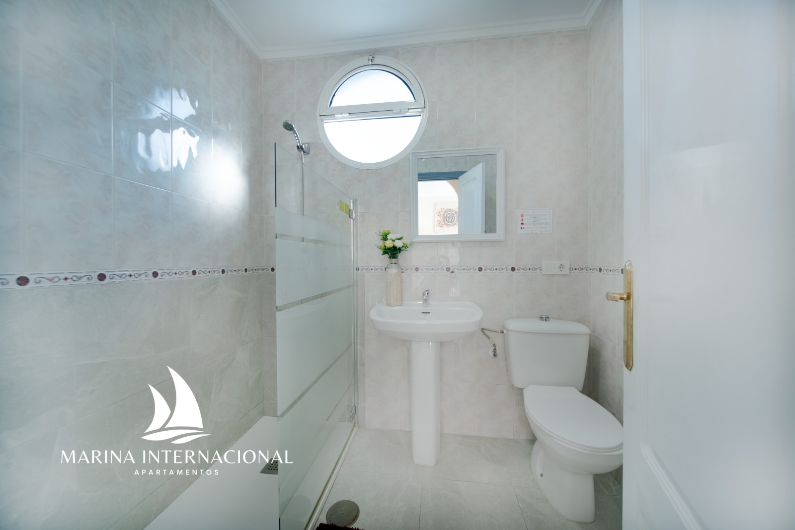 Marina Internacional baño